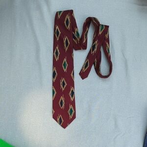Elegant Burgundy Geometric Pattern Tie